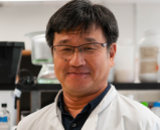 Dr. Tomoaki Miura in lab